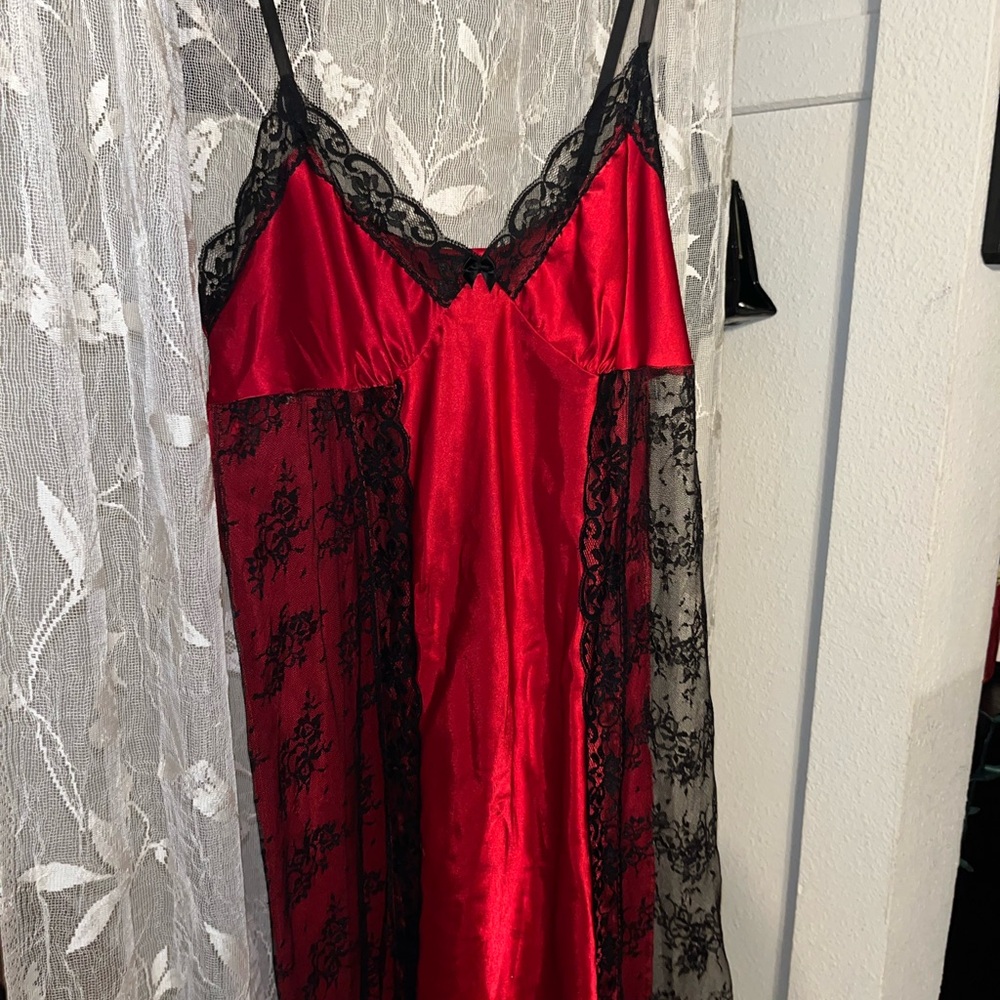 Luxurious Scarlet and Ebony Lace Chemise